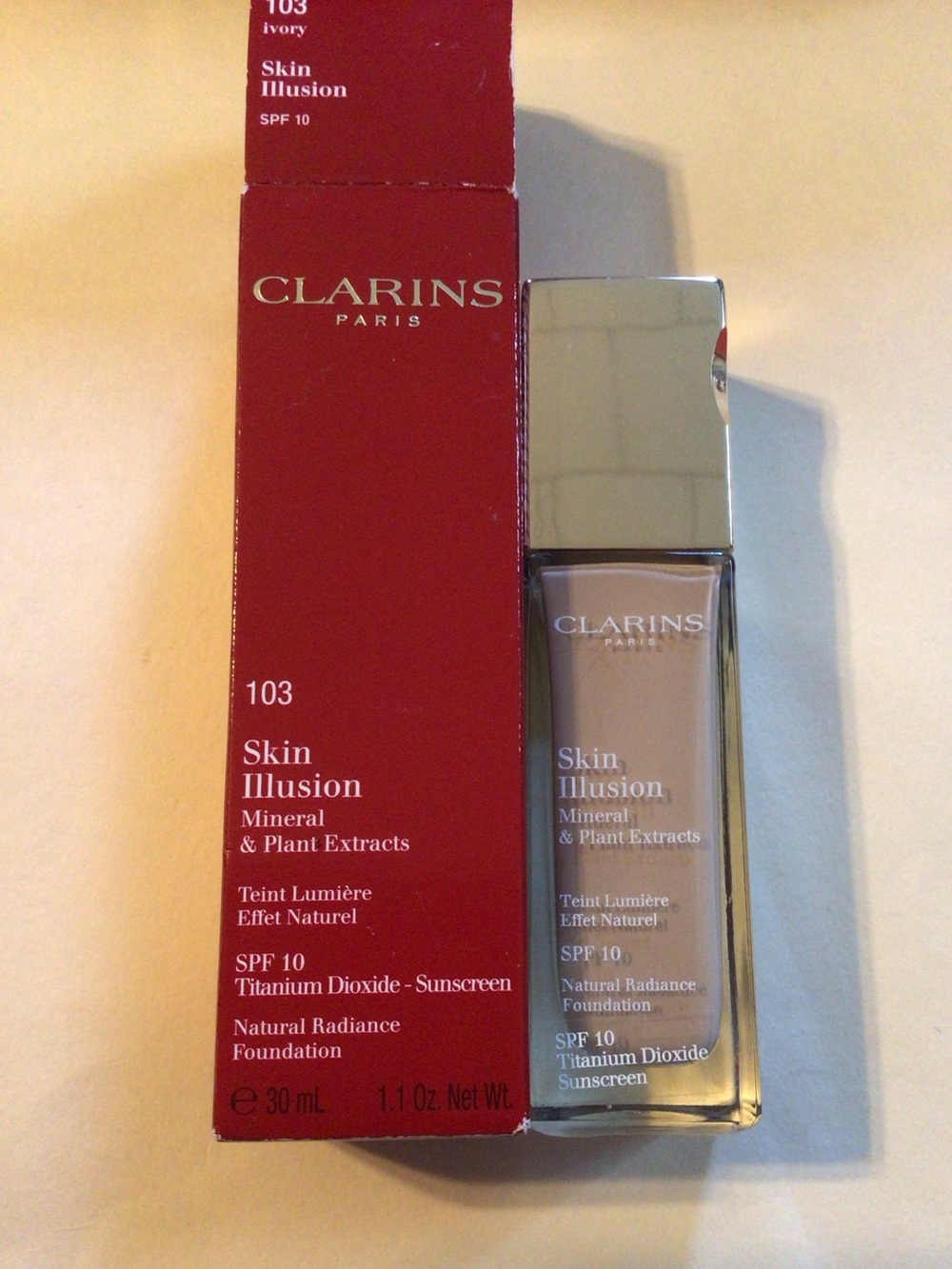 CLARINS Skin Illusion Foundation in Ivory Coast